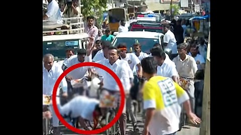 கீழே விழுந்த எம்.எல்.ஏ.