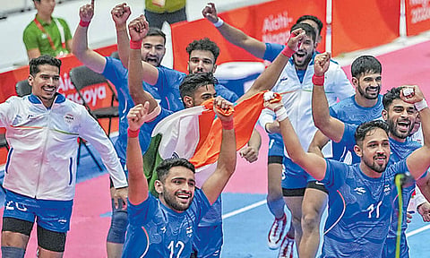 ஆசிய விளையாட்டு கபடி: இந்திய ஆண்கள் அணியும் தங்கம் வென்று அசத்தல்