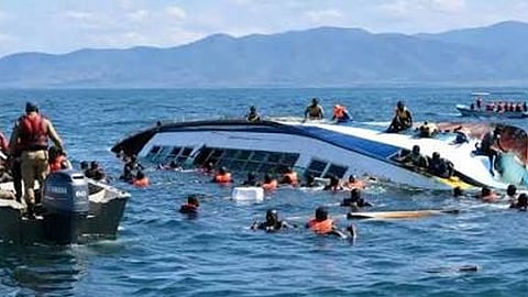 காங்கோ: ஏரியில் படகு கவிழ்ந்து விபத்து - 12 பேர் பலி

