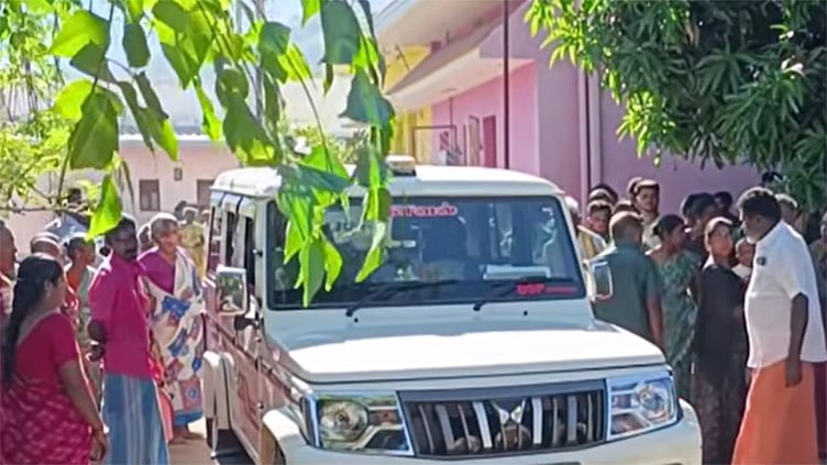 காதலிக்கு ஆபாச குறுஞ்செய்தி அனுப்பியதால் ஆத்திரம்... பள்ளி தோழனை அடித்துக் கொன்ற காதலன்