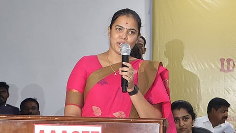 அமைச்சர் கீர்த்தனா