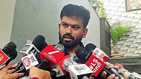 கரப்பான்பூச்சி ஜனதா கட்சியின் முக்கிய நிர்வாகி கைது-அபிஜித் திப்கே குற்றச்சாட்டு