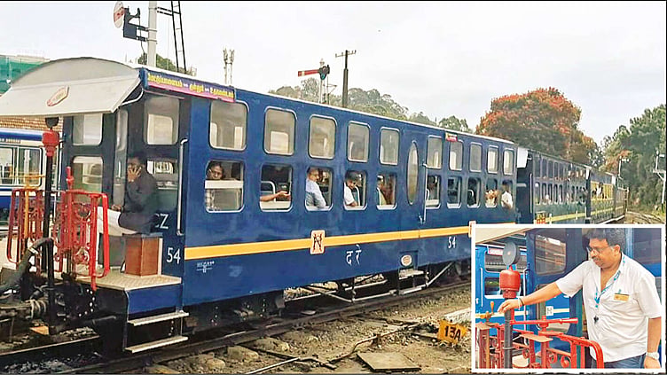 குன்னூர்-ஊட்டி இடையே 2 ‘பிரேக் மேன்’களை கொண்டு மலை ரெயில் இயக்கம்