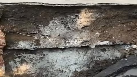 சாலையில் விழுந்த பள்ளம்