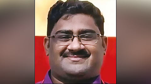 உதவித்தொகையை கையாடல் செய்த கூட்டுறவு வங்கி ஊழியர் பணியிடை நீக்கம்
