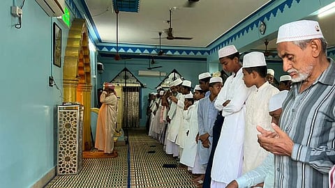 மழை வேண்டி வல்லம் ஜூம்மா பள்ளிவாசலில் தொழுகை