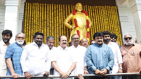 சிவாஜி கணேசன் பிறந்த நாள்: தமிழக சபாநாயகர், அமைச்சர்கள் மாலை அணிவித்து மரியாதை.