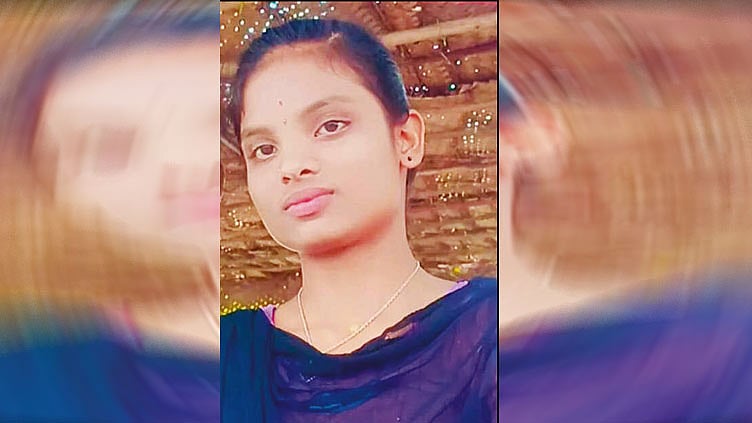 நர்சிங் கல்லூரி மாணவி தூக்குப்போட்டு தற்கொலை: மருத்துவமனையை முற்றுகையிட்ட உறவினர்கள்