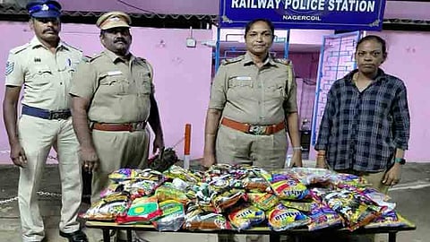 ஹவுரா - கன்னியாகுமரி எக்ஸ்பிரஸ் ரெயிலில் 10 கிலோ குட்கா பொருட்கள் பறிமுதல்