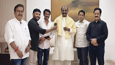 தென்னிந்திய திரைப்பட எழுத்தாளர்கள் சங்கத்தில் இணைந்த வைரமுத்து