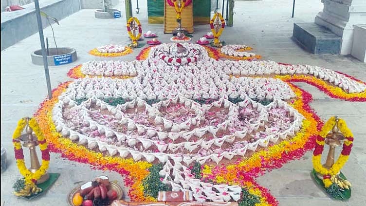 கன்னியாகுமரி குகநாதீஸ்வரர் கோவிலில் 1008 சங்காபிஷேகம்