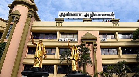 தேர்தல் வெற்றிக்காக அரசு ஊழியர்களை  தவெக பயன்படுத்துகிறது: திமுக புகார் மனு
