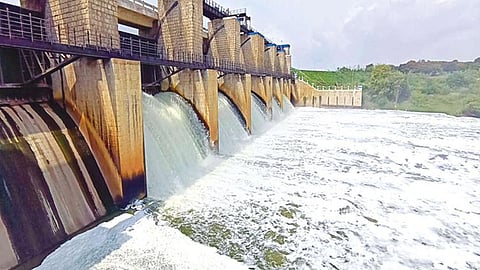 கெலவரப்பள்ளி அணையில் குவியல் குவியலாக பொங்கும் ரசாயன நுரை! விவசாயிகள் அதிர்ச்சி