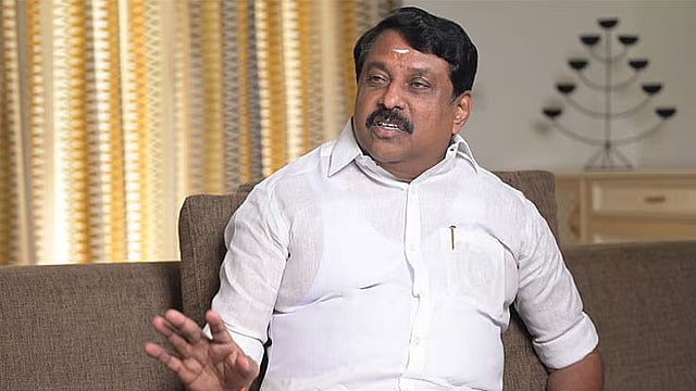 அப்பாவி உயிர்களைப் பறிக்கும் பேனர் கலாச்சாரம்: நயினார் நாகேந்திரன் கண்டனம்