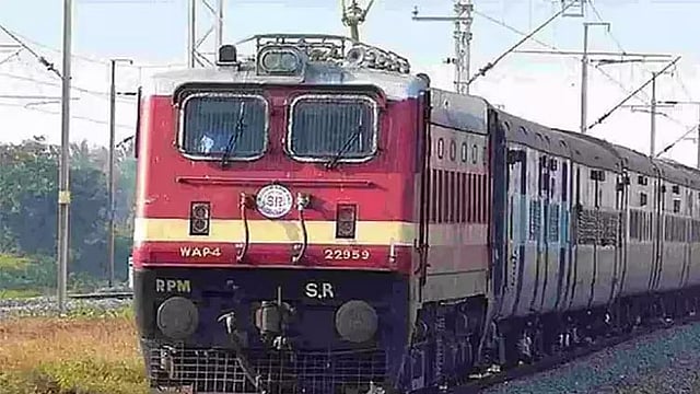 பண்டிகை காலத்தை முன்னிட்டு சிறப்பு ரெயில் அறிவிப்பு