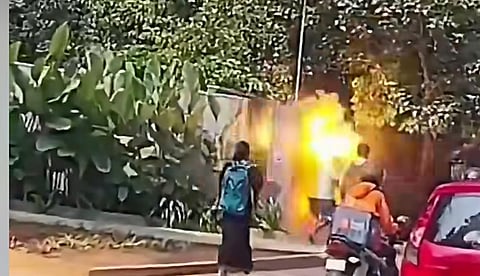 டிரான்ஸ்பார்மர் வெடித்த விபத்து: படுகாயமடைந்த வாலிபர் ஆபத்தான கட்டத்தை தாண்டினார் -  போலீசார் தகவல்