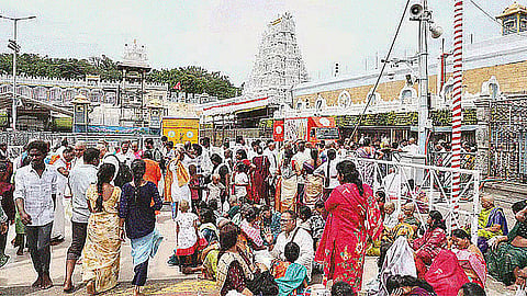 திருப்பதி கோவிலில் செப்டம்பர் மாதம் மட்டும் ரூ.126 கோடி உண்டியல் காணிக்கை 
