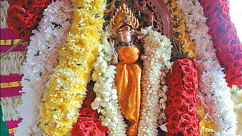 நவராத்திரி விழா: திருவனந்தபுரம் புறப்பட்ட சுசீந்திரம் முன்னுதித்த நங்கை அம்மன் - துப்பாக்கி ஏந்திய போலீசார் மரியாதை