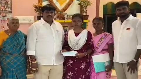 ஏழை மாணவியின் மருத்துவ கனவு
