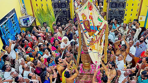 தசரா திருவிழா: குலசேகரன்பட்டினம் முத்தாரம்மன் கோவிலில் இன்று  கொடியேற்றம் 