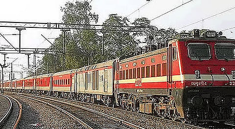 திருச்சி- பாலக்காடு ரெயில் நாளை மாற்றுப்பாதையில் இயக்கம்