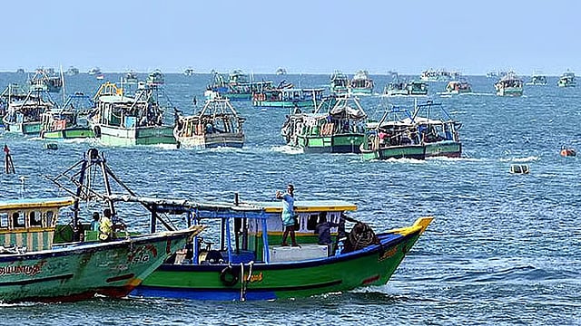 5 நாட்களுக்குப் பின் கடலுக்குச் சென்ற ராமேஸ்வரம் மீனவர்கள்