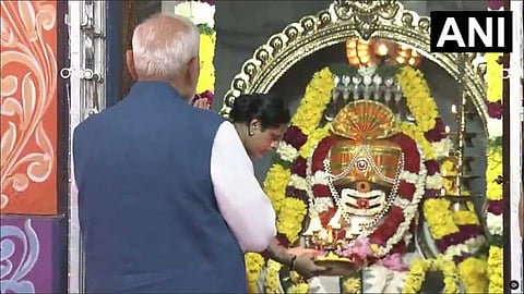 ஜலகண்டேஸ்வரா் கோவிலில் பிரதமர் மோடி சாமி தரிசனம்