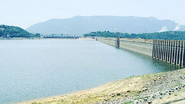 மேட்டூர் அணையில் இருந்து தண்ணீர் திறப்பு 10 ஆயிரம் கனஅடியாக குறைப்பு