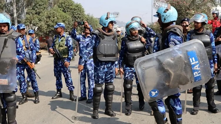 மணிப்பூரில் பதற்றம் நீடிப்பு; மக்கள் அமைதி காக்குமாறு முதல்-மந்திரி வேண்டுகோள்