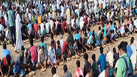 ஆண்கள் மட்டுமே பங்கேற்ற எல்லைப்பிடாரி அம்மன் கோவில் திருவிழா...  விடிய விடிய கறி விருந்து