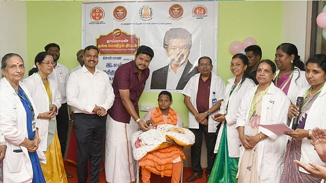 அமைப்புசாரா தொழிலாளர்களுக்கு நலத்திட்ட உதவிகள்- அமைச்சர் முகமது பர்வேஸ் வழங்கினார்