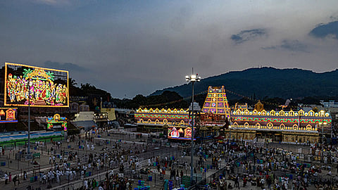 Tirupati திருப்பதி ஏழுமலையான் கோவிலில் நவராத்திரி பிரம்மோற்சவம் தொடங்கியது