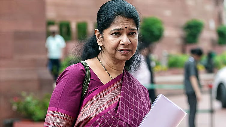 பணிநிரந்தரம் கோரி போராட்டம்.. மருத்துவப் பணியாளர்கள் கைது: கனிமொழி கண்டனம்