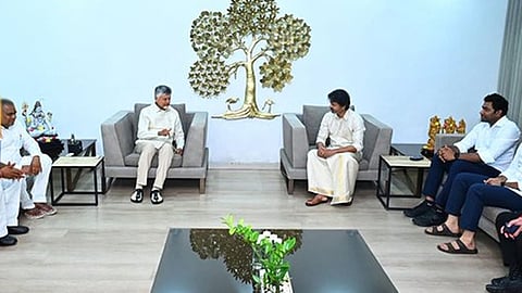 சந்திரபாபு நாயுடுவுடன் முதல்-அமைச்சர் விஜய் சந்திப்பு: நதிநீர் பங்கீடு குறித்து ஆலோசனை