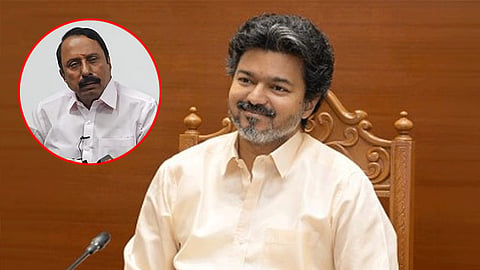 
முதல்-அமைச்சர் விஜய் பட்டு வேட்டி, சட்டையில் வருவது ஏன்..? அமைச்சர் செங்கோட்டையன் பதில்

