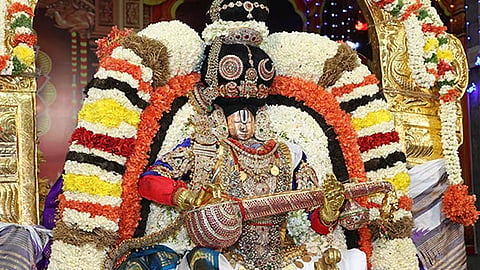 திருப்பதி நவராத்திரி பிரம்மோற்சவ விழா கோலாகலம். கையில் வீணையுடன் சரஸ்வதி தேவி திருக்கோலத்தில் மலையப்ப சுவாமி அருள்பாலித்தார்.