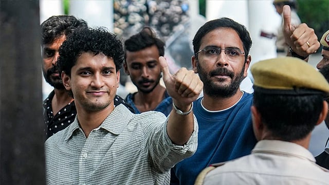 டெல்லி: கைது செய்யப்பட்ட கரப்பான்பூச்சி ஜனதா கட்சி நிர்வாகிகள் 2 பேருக்கு 5 நாள் காவல்