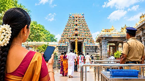 கோவில்களுக்குள் செல்போன் கொண்டு செல்ல தடையில்லை