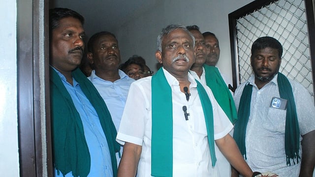 மேட்டூர் அணையில் இருந்து 32 அடி தண்ணீர் வீணடிக்கப்பட்டுள்ளது; பி.ஆர். பாண்டியன் பேட்டி