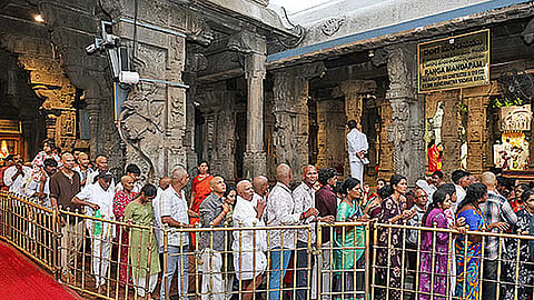 திருப்பதி ஏழுமலையான் கோவிலில் 4 மணி நேரத்தில் பக்தர்கள் தரிசனம்