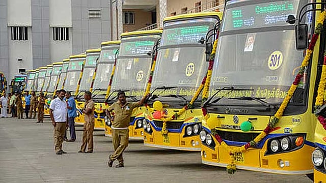 தசரா திருவிழா: குலசேகரன்பட்டினத்துக்கு 200 சிறப்பு பஸ்கள் இயக்கம்