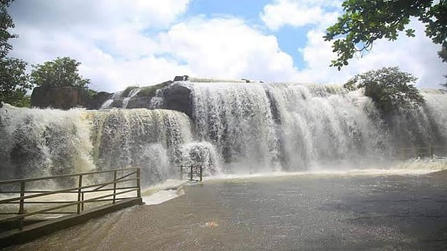 திற்பரப்பு அருவியில் சுற்றுலா பயணிகள் குளிக்க 6-வது நாளாக தடை
