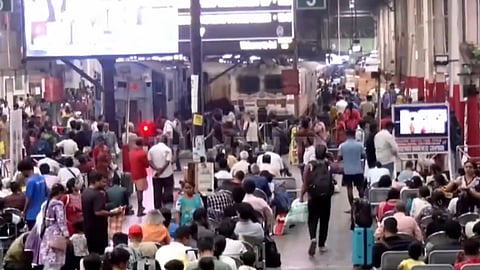 தொடர் விடுமுறை எதிரொலி.. சென்னையில் இருந்து ஒரே நாளில் 5.65 லட்சம் பேர் சொந்த ஊர் பயணம்