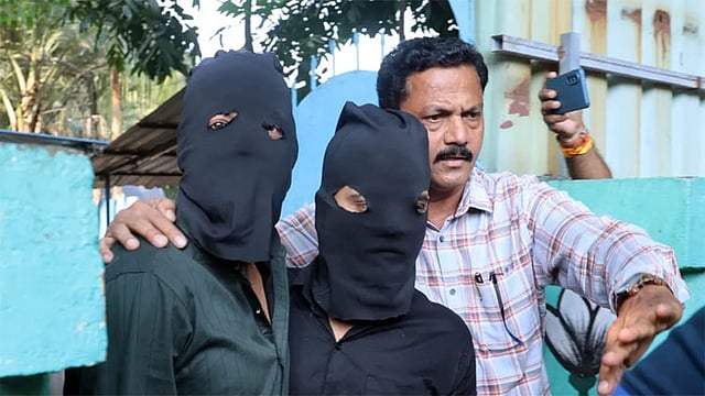 முதல்-மந்திரிக்கு புகார் அனுப்பியவர் சுட்டுக்கொலை; மராட்டியத்தில் பயங்கரம்