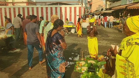 காரமடை அரங்கநாதர் கோவிலில் தாசர்களுக்கு அரிசி, பருப்பு, காய்கறிகளை படைத்து வழிபாடு