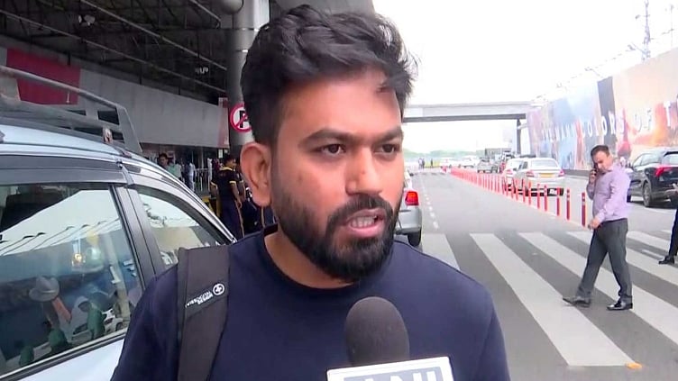 கரப்பான் பூச்சி ஜனதா கட்சி நிறுவனர் அபிஜீத் தீப்கே நிபந்தனை ஜாமீனில் விடுவிப்பு