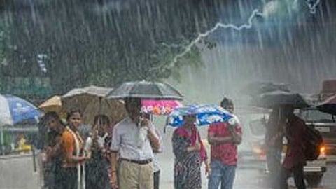 வடகிழக்கு பருவமழை: முன்னெச்சரிக்கை நடவடிக்கைகளை தீவிரப்படுத்த சுகாதாரத்துறை உத்தரவு