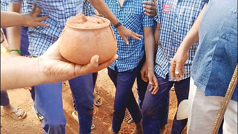மண்பாண்டங்கள் கண்டெடுப்பு