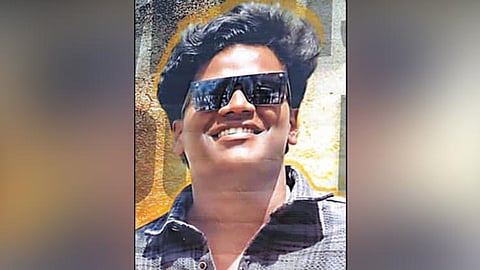 மாதவரத்தில் லாரி சக்கரத்தில் சிக்கி கல்லூரி மாணவர் பலி.