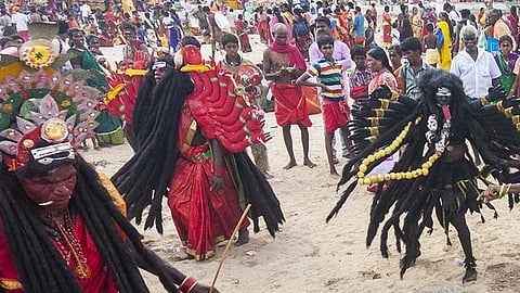 குலசேகரன்பட்டினம் முத்தாரம்மன் கோவில் வளாகத்தில் சினிமா பாடல்களுக்கு தடை: கோவில் நிர்வாகம் அதிரடி அறிவிப்பு.